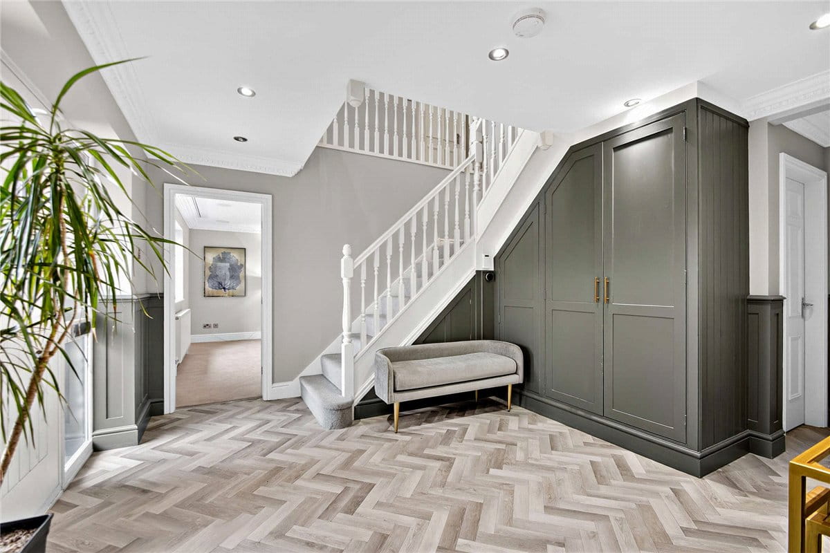 5 bedroom house, Maple Gardens, Bardsey LS17 - Available