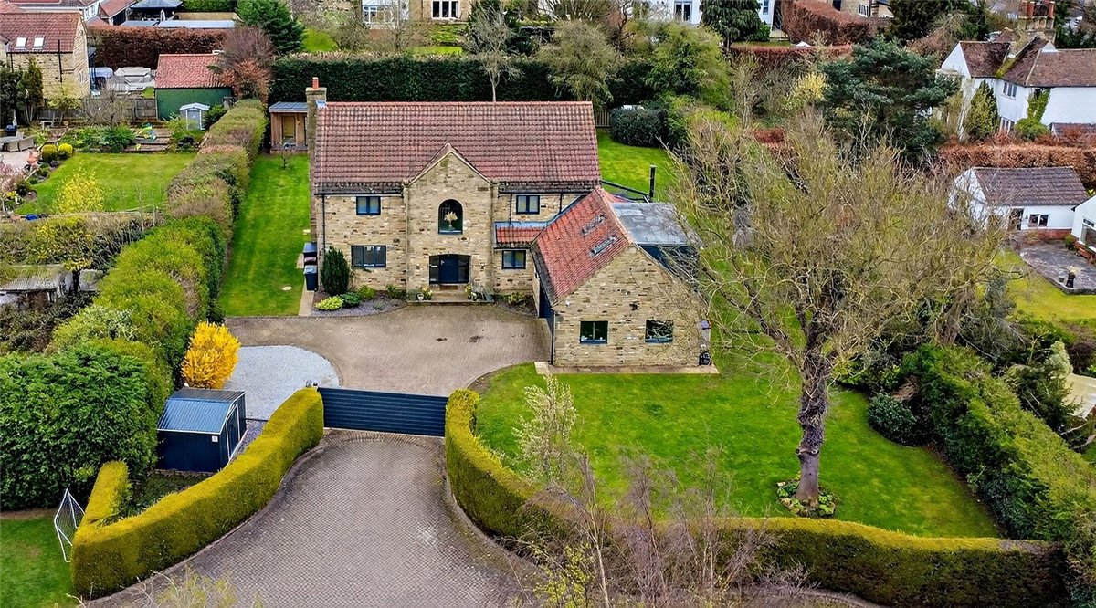 5 bedroom house, Maple Gardens, Bardsey LS17 - Available