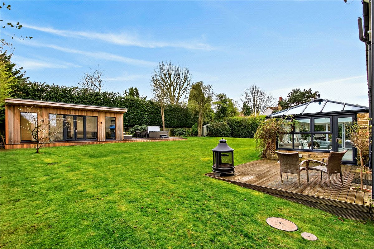 5 bedroom house, Maple Gardens, Bardsey LS17 - Available