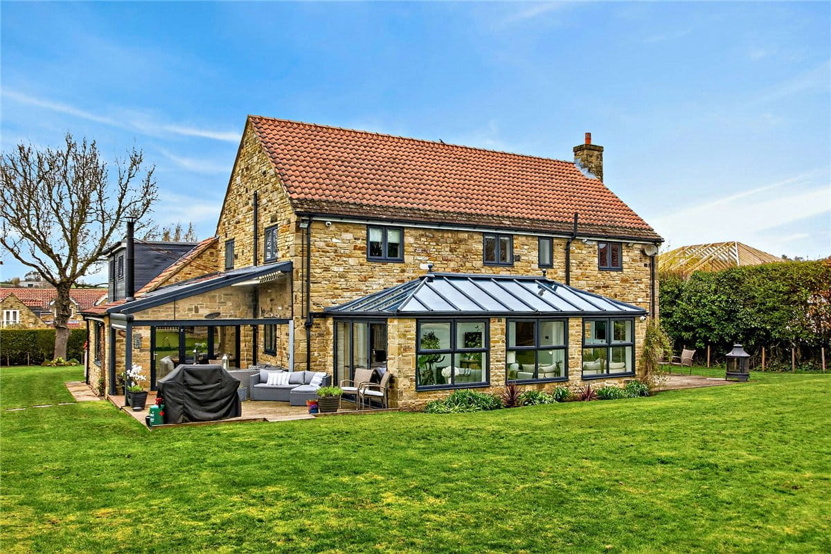 5 bedroom house, Maple Gardens, Bardsey LS17 - Available