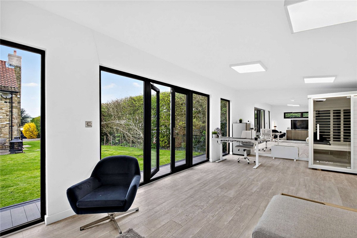 5 bedroom house, Maple Gardens, Bardsey LS17 - Available