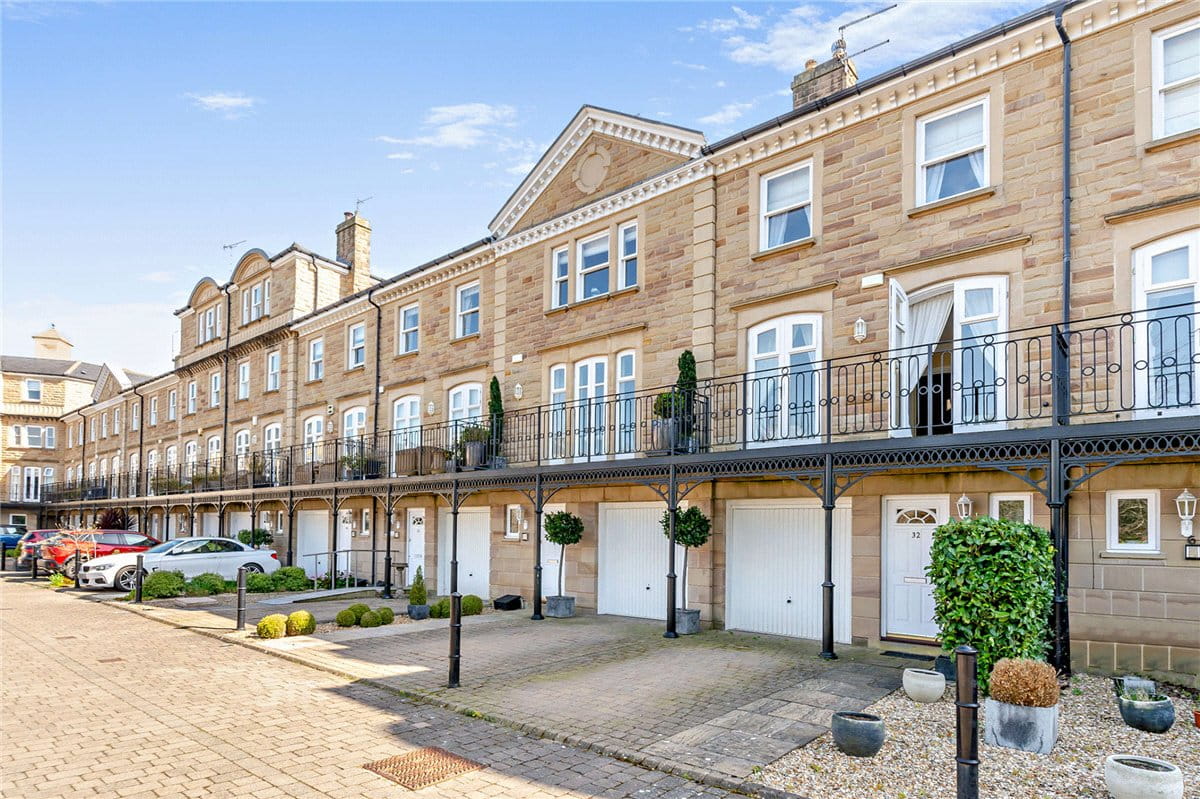 4 bedroom house, Queens Gate, Harrogate HG1 - Available