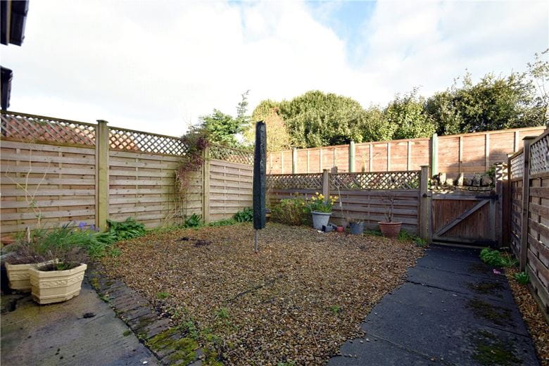 2 bedroom cottage, Elmwood Terrace, Collingham LS22 - Available