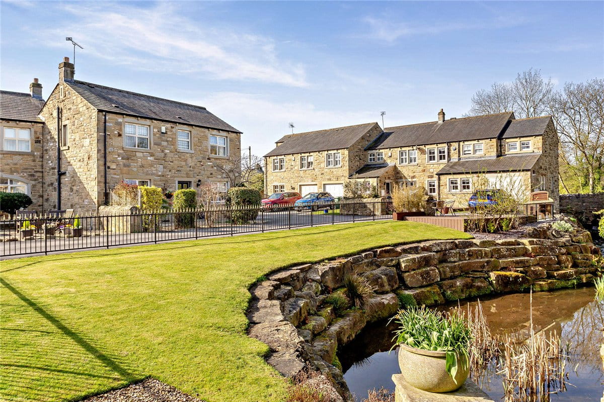 4 bedroom house, Sedgegarth, Thorner LS14 - Available