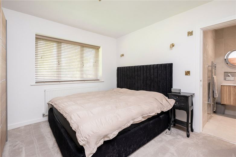 4 bedroom bungalow, Heather Vale, Scarcroft LS14 - Available