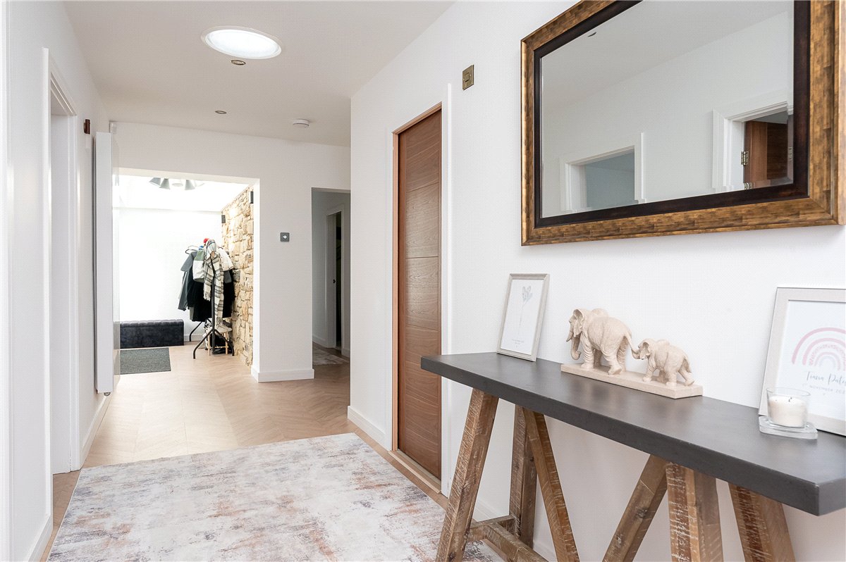 4 bedroom bungalow, Heather Vale, Scarcroft LS14 - Available