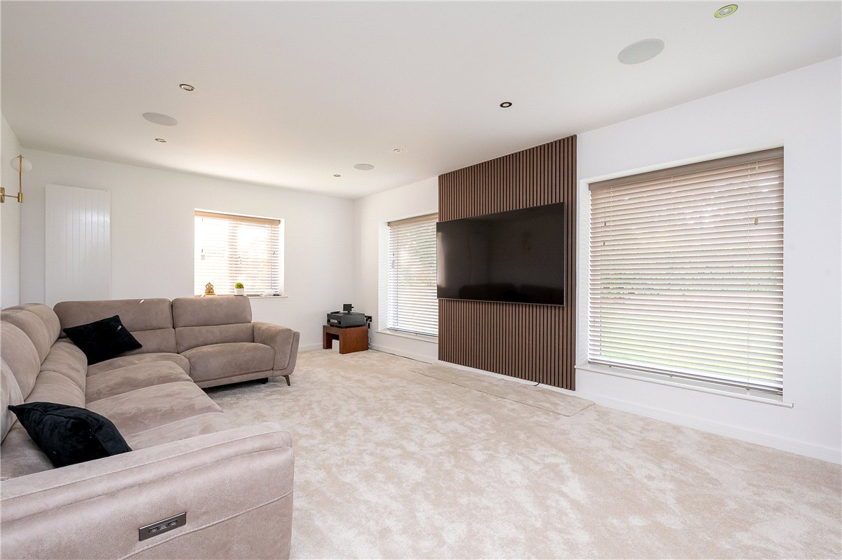 4 bedroom bungalow, Heather Vale, Scarcroft LS14 - Available