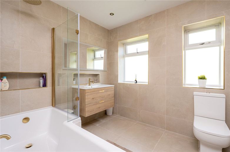 4 bedroom bungalow, Heather Vale, Scarcroft LS14 - Available