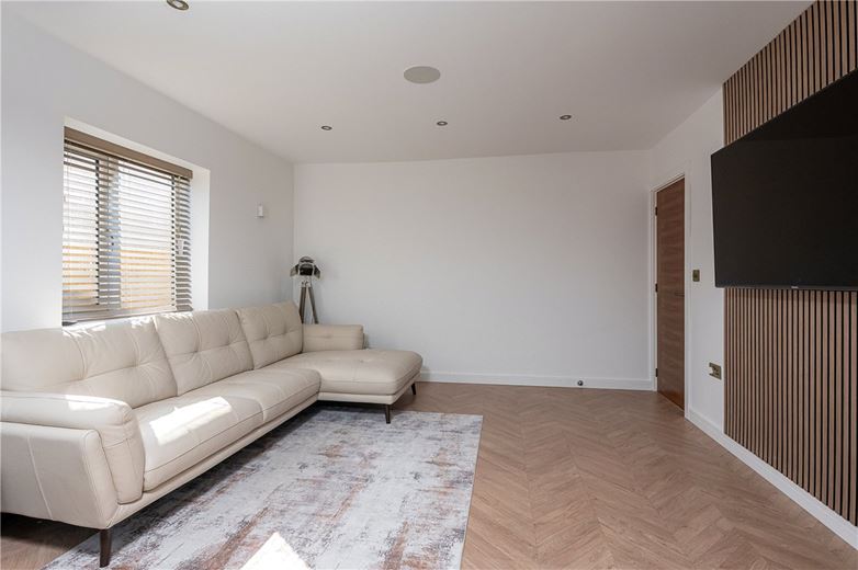 4 bedroom bungalow, Heather Vale, Scarcroft LS14 - Available