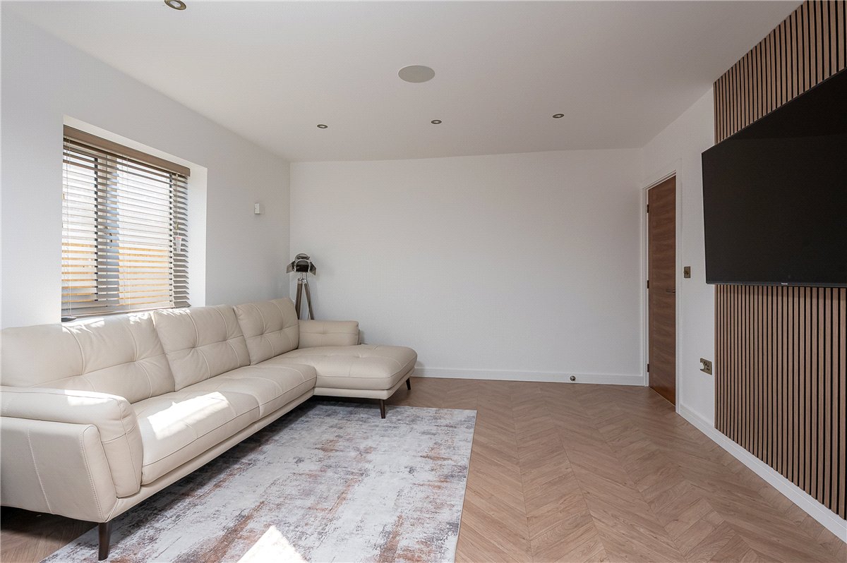 4 bedroom bungalow, Heather Vale, Scarcroft LS14 - Available