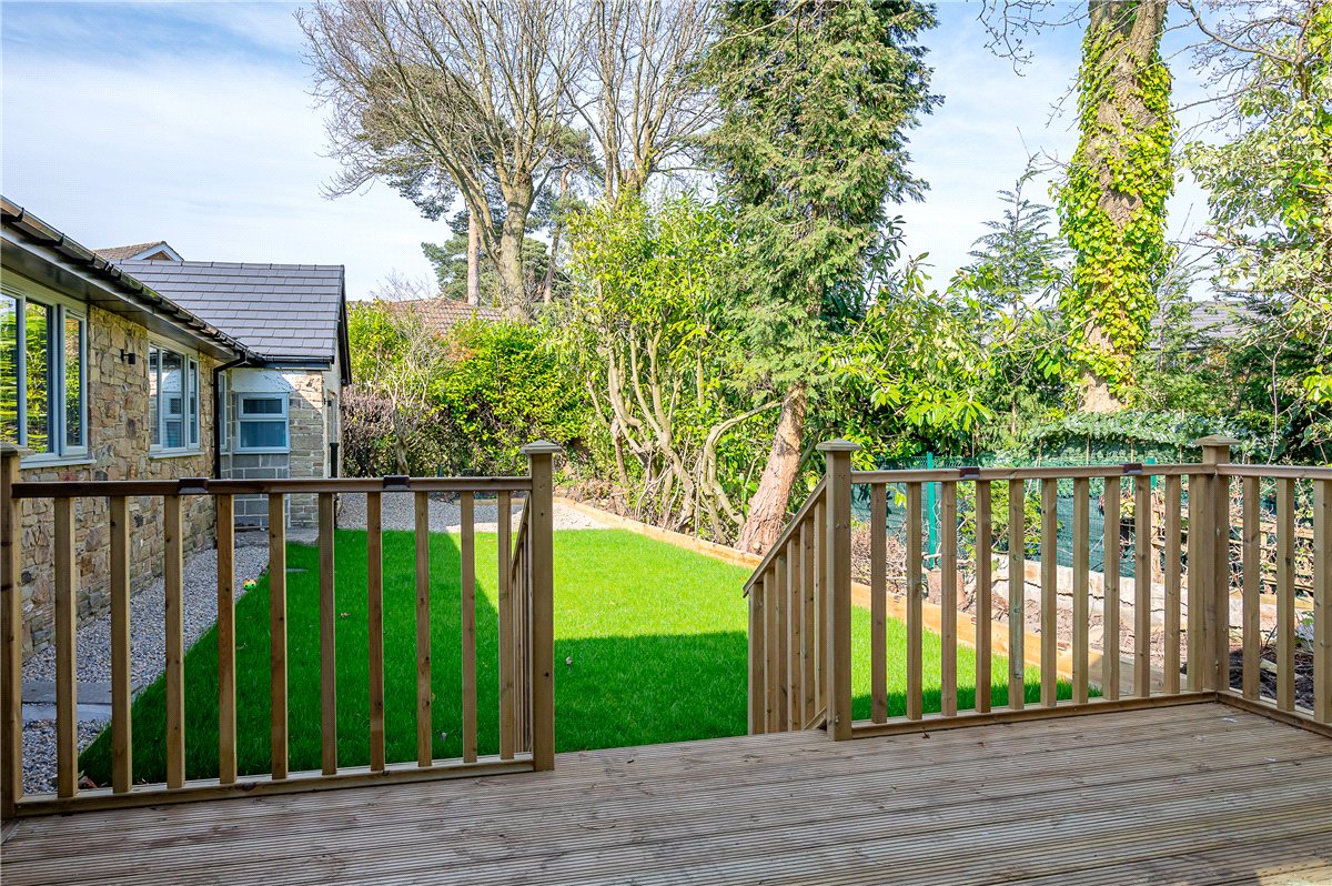 4 bedroom bungalow, Heather Vale, Scarcroft LS14 - Available