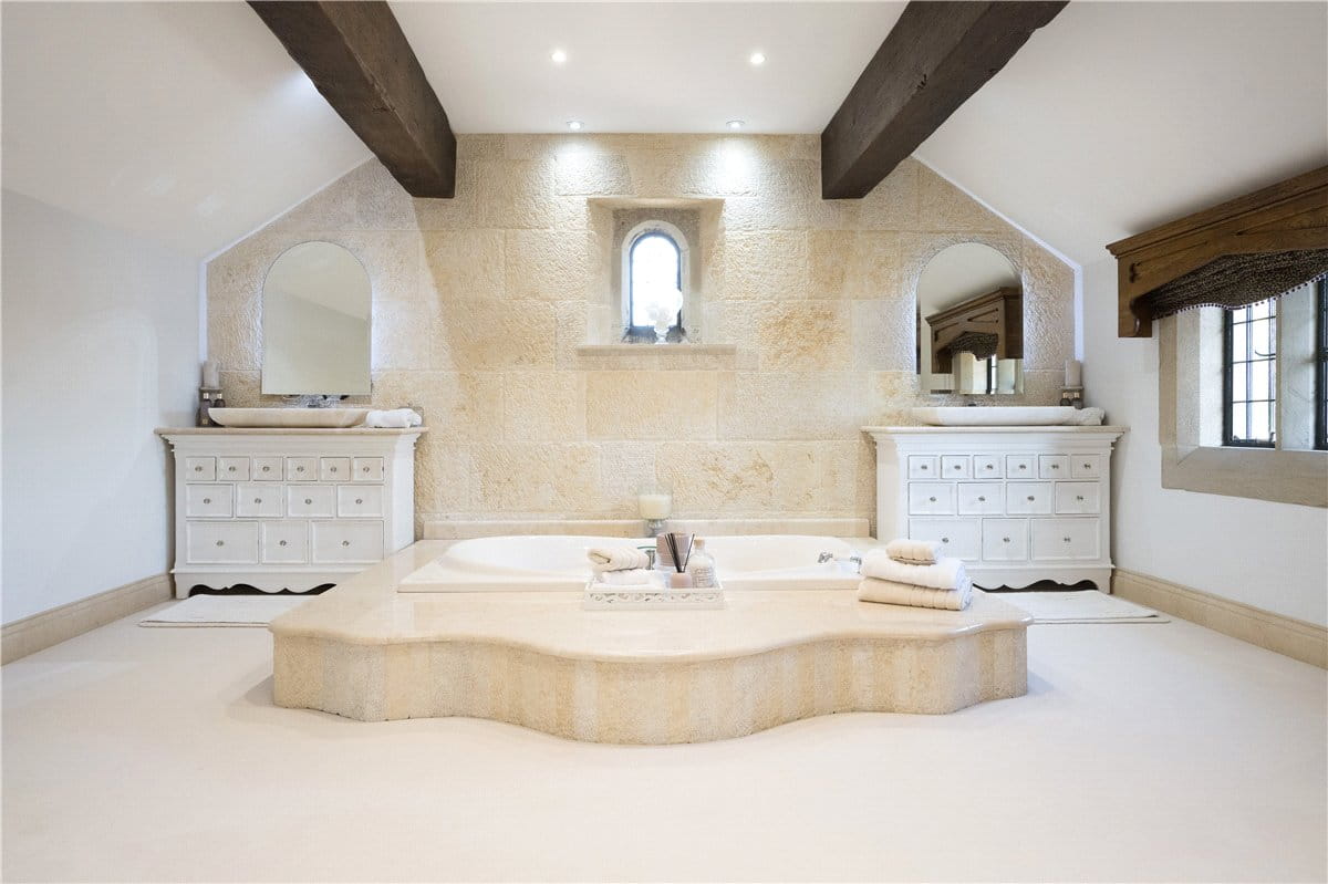 4 bedroom house, Manor House, Keeper Lane BD4 - Available