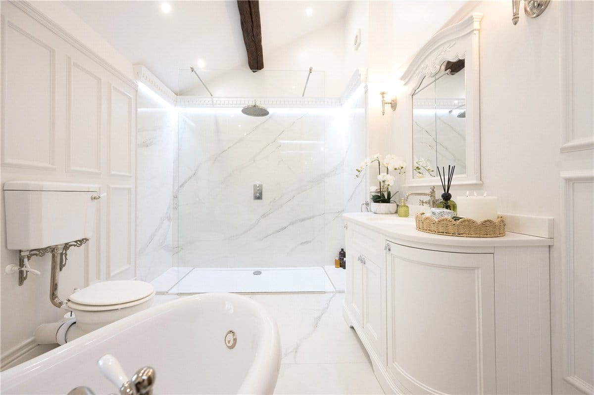 4 bedroom house, Manor House, Keeper Lane BD4 - Available