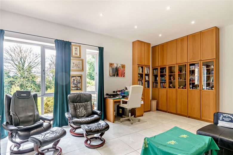 8 bedroom house, Cragtops, Pinfold Lane WF8 - Available