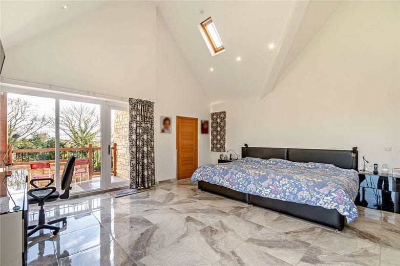 8 bedroom house, Cragtops, Pinfold Lane WF8 - Available