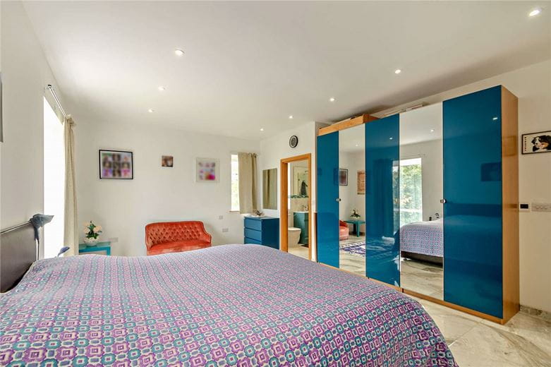 8 bedroom house, Cragtops, Pinfold Lane WF8 - Available