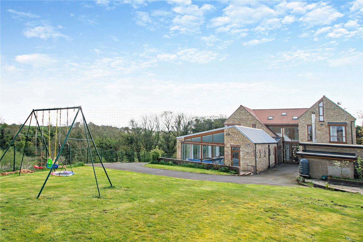 8 bedroom house, Cragtops, Pinfold Lane WF8 - Available