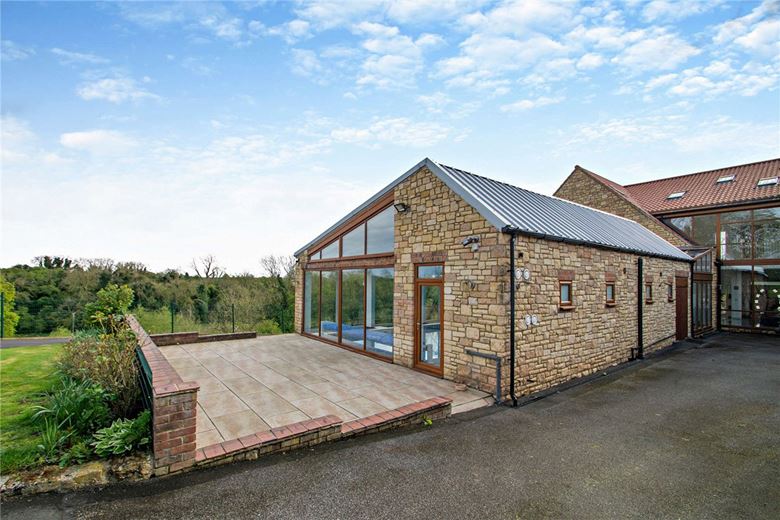 8 bedroom house, Cragtops, Pinfold Lane WF8 - Available