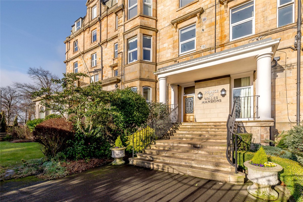 Flat to rent in Prince of Wales Mansions, Stuart Court, HG1 Harrogate