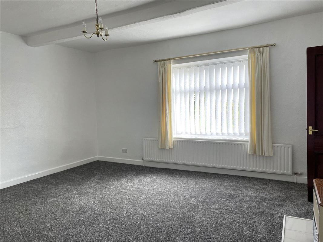 2 bedroom cottage, Kirkgate, Hanging Heaton WF17