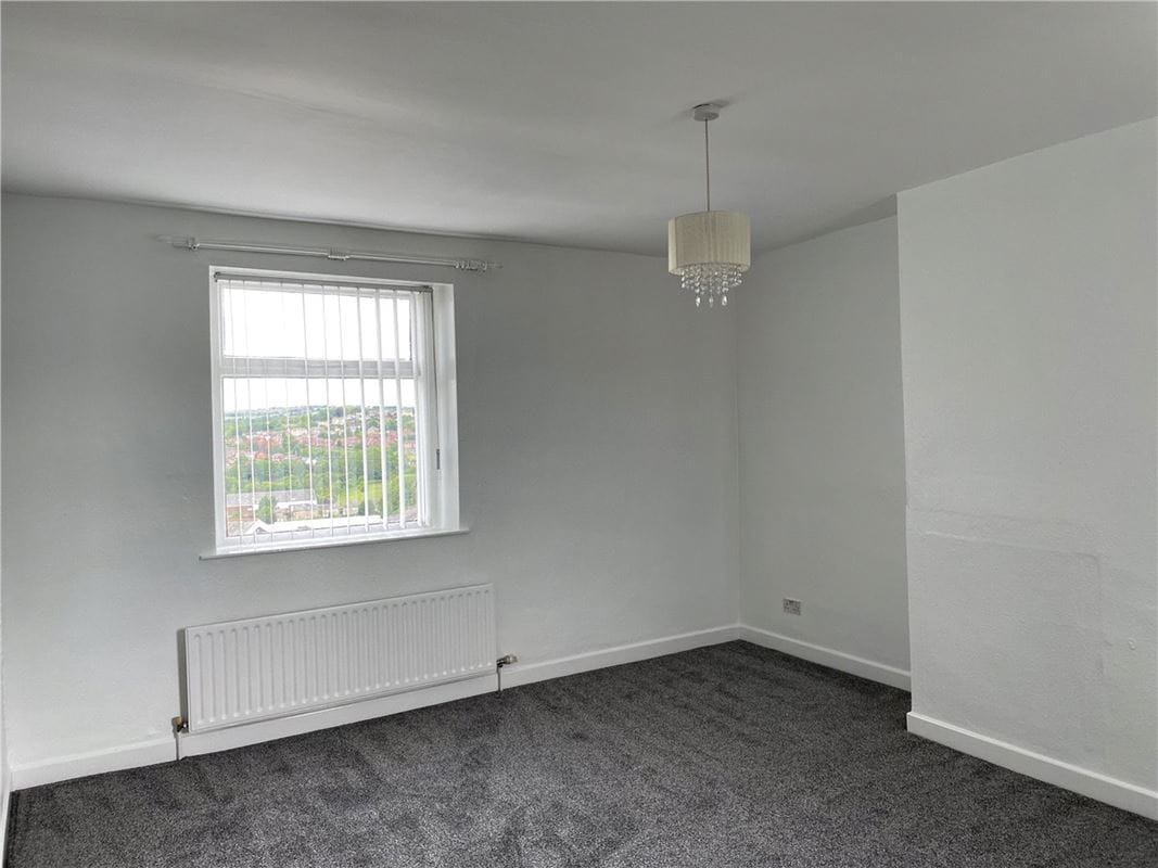 2 bedroom cottage, Kirkgate, Hanging Heaton WF17