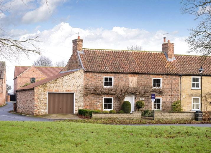 4 bedroom cottage, The Old Academy, The Green DL8 - Available