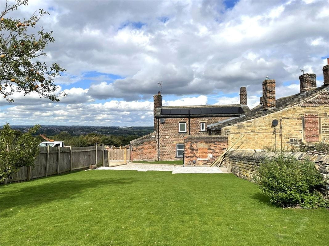 2 bedroom house, Ouzelwell Hall Farm Cottage, Ouzelwell Lane WF12 - Available