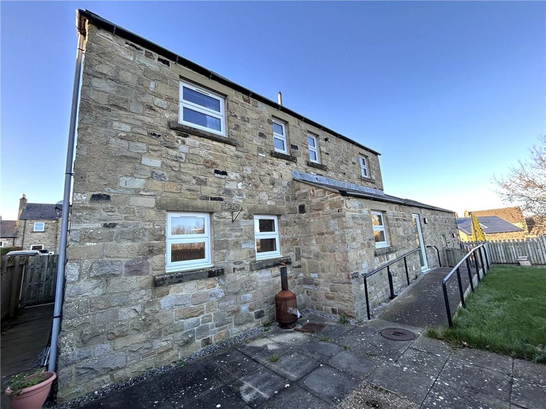 4 bedroom house, The Springs, Middleham DL8 - Available