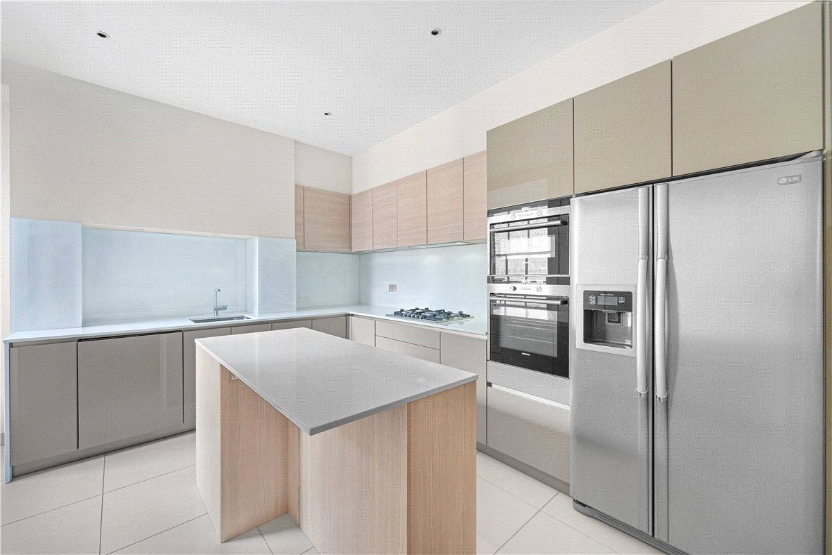 4 bedroom flat, Wynnstay Gardens, Kensington W8 - Available