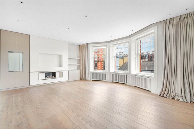 4 bedroom flat, Wynnstay Gardens, Kensington W8 - Available