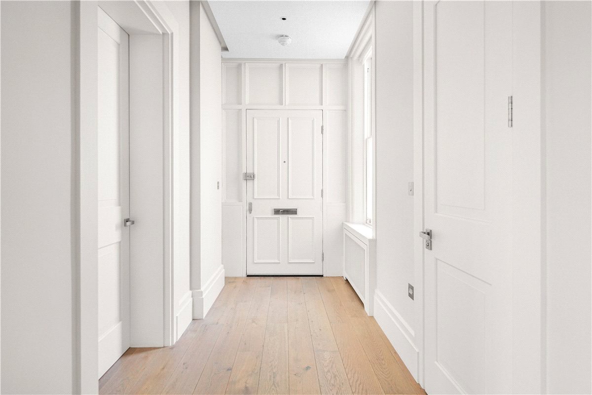 4 bedroom flat, Wynnstay Gardens, Kensington W8 - Available
