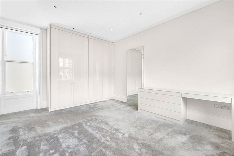 4 bedroom flat, Wynnstay Gardens, Kensington W8 - Available