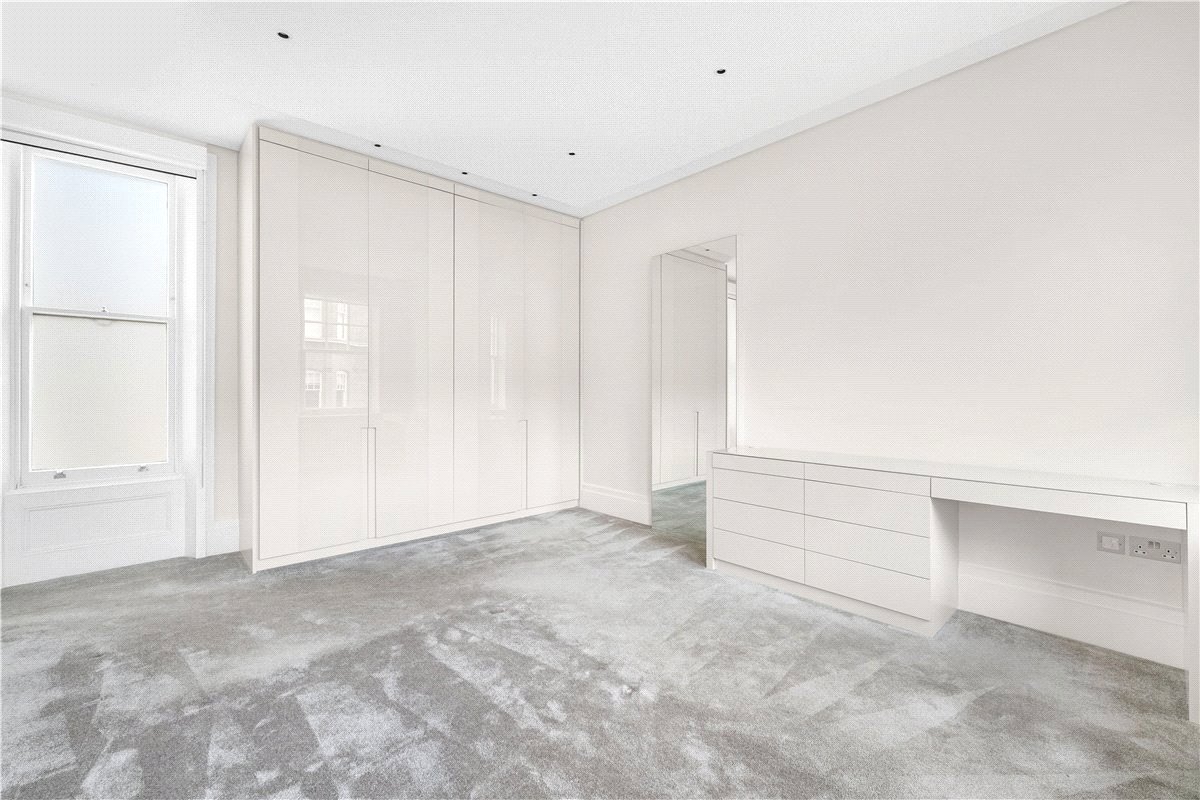 4 bedroom flat, Wynnstay Gardens, Kensington W8 - Available