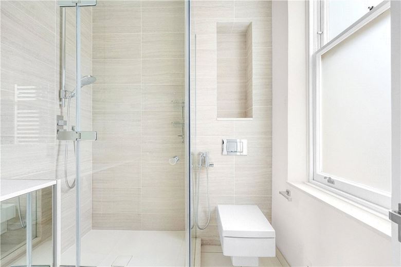 4 bedroom flat, Wynnstay Gardens, Kensington W8 - Available