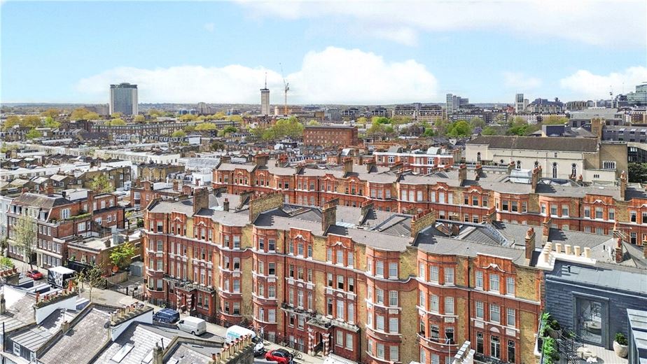 4 bedroom flat, Wynnstay Gardens, Kensington W8 - Available