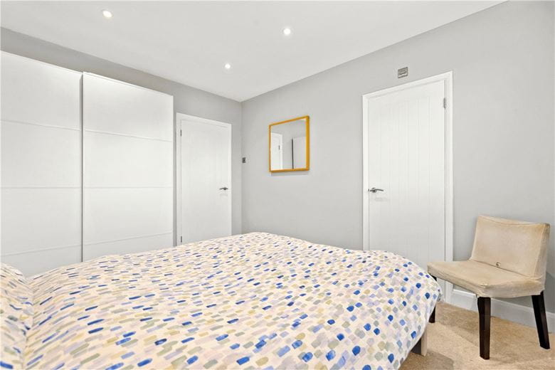 1 bedroom flat, Brewster Gardens, London W10 - Available