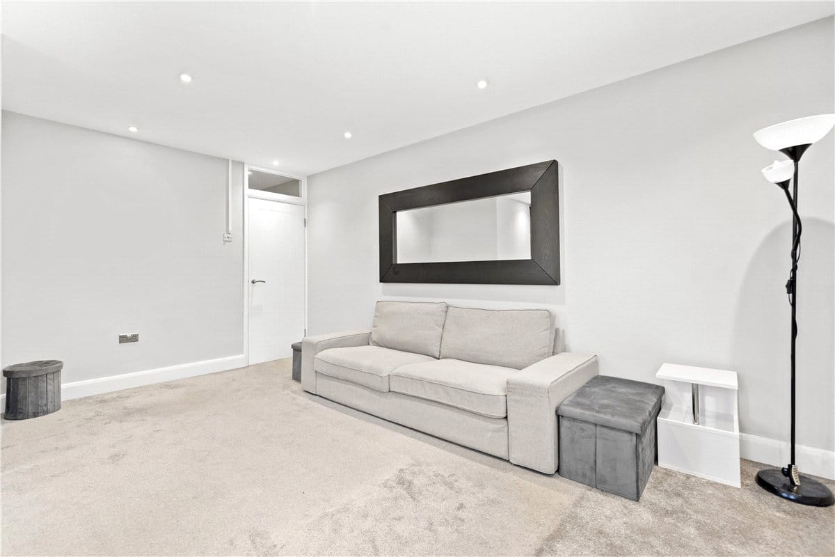 1 bedroom flat, Brewster Gardens, London W10 - Available