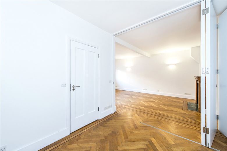 2 bedroom house, Thurloe Close, South Kensington SW7 - Available