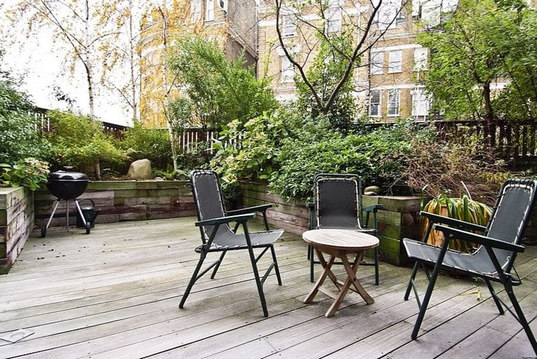3 bedroom flat, Campden Hill Road, Kensington W8 - Available