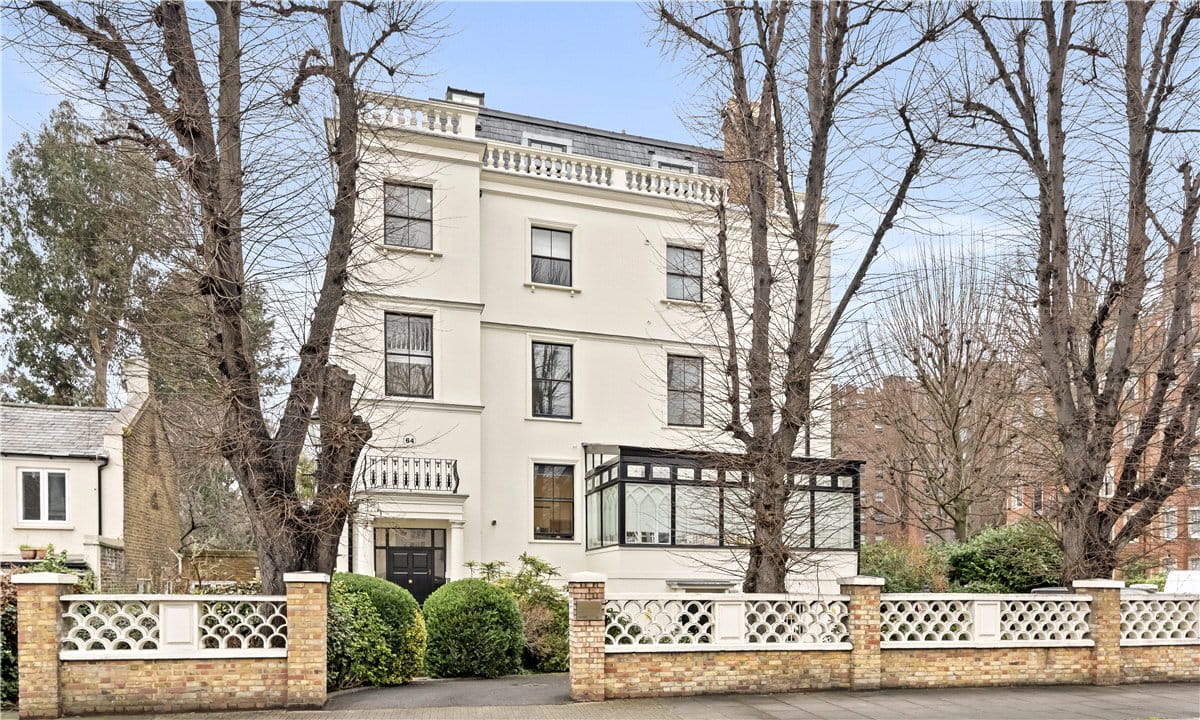 3 bedroom flat, Addison Road, Holland Park W14 - Available