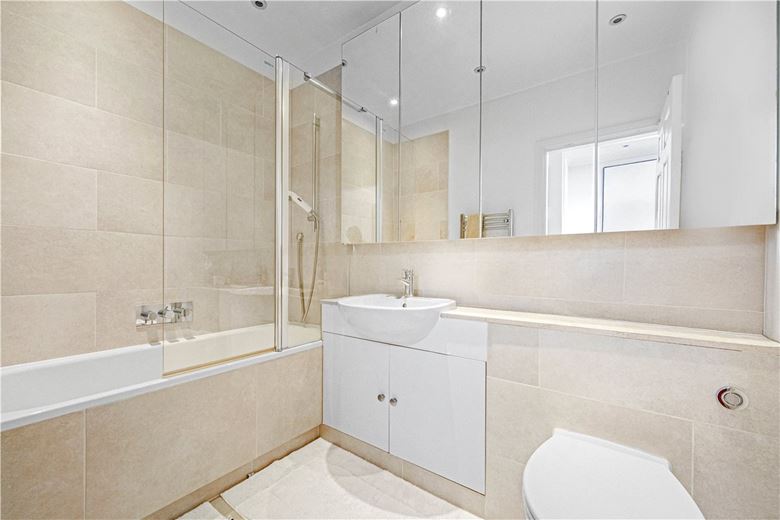 3 bedroom flat, Addison Road, Holland Park W14 - Available