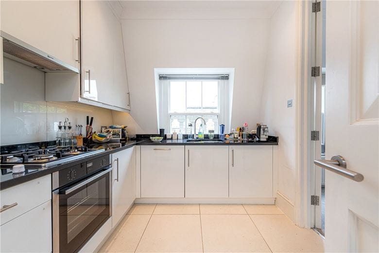 3 bedroom flat, Addison Road, Holland Park W14 - Available
