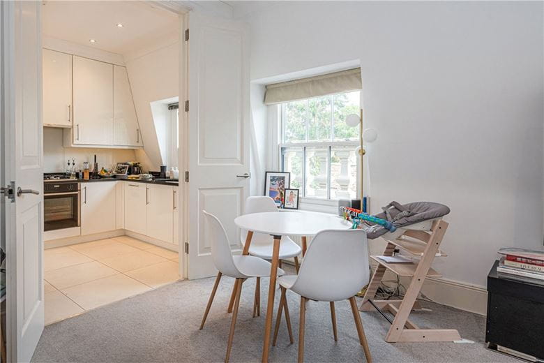 3 bedroom flat, Addison Road, Holland Park W14 - Available