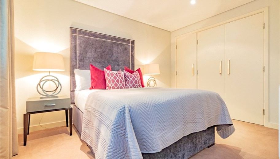 3 bedroom flat, Merchant Square East, London W2 - Available