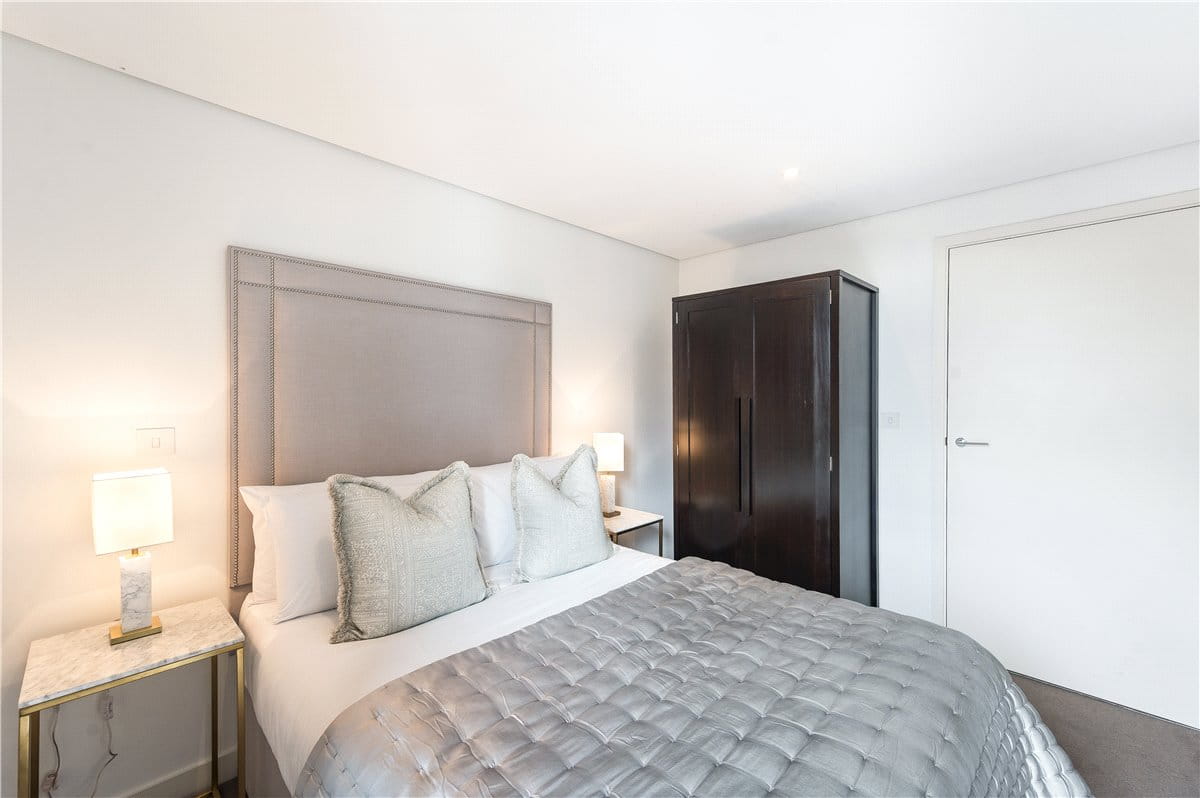 3 bedroom flat, Merchant Square East, London W2 - Available