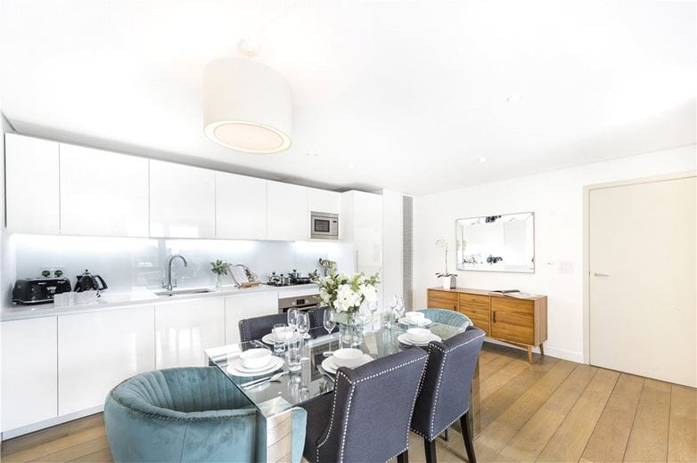 3 bedroom flat, Merchant Square East, London W2 - Available