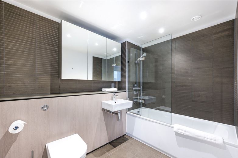 3 bedroom flat, Merchant Square East, London W2 - Available