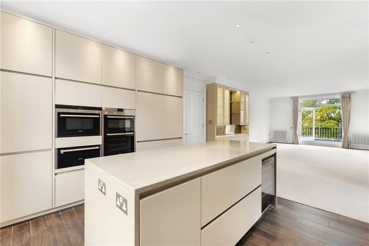 3 bedroom flat, Addison Road, London W14 - Available