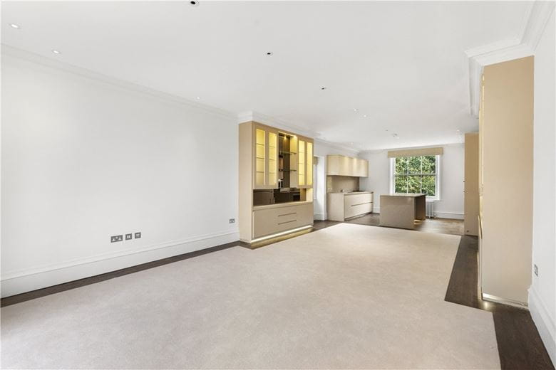 3 bedroom flat, Addison Road, London W14 - Available
