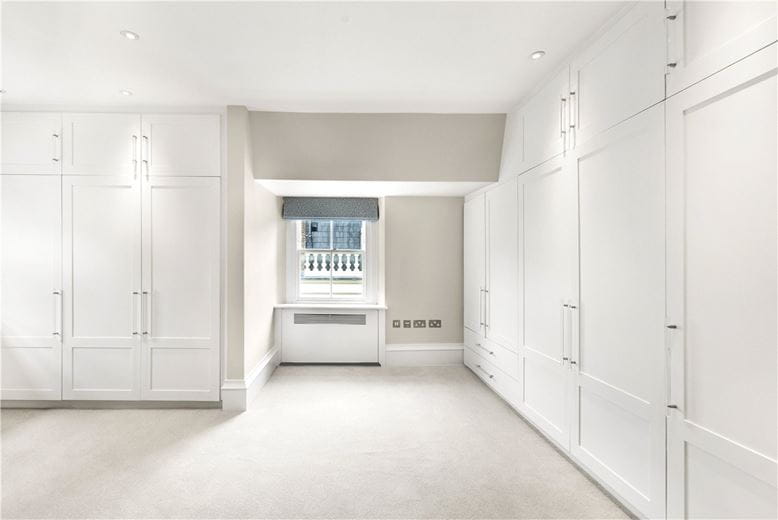 3 bedroom flat, Addison Road, London W14 - Available